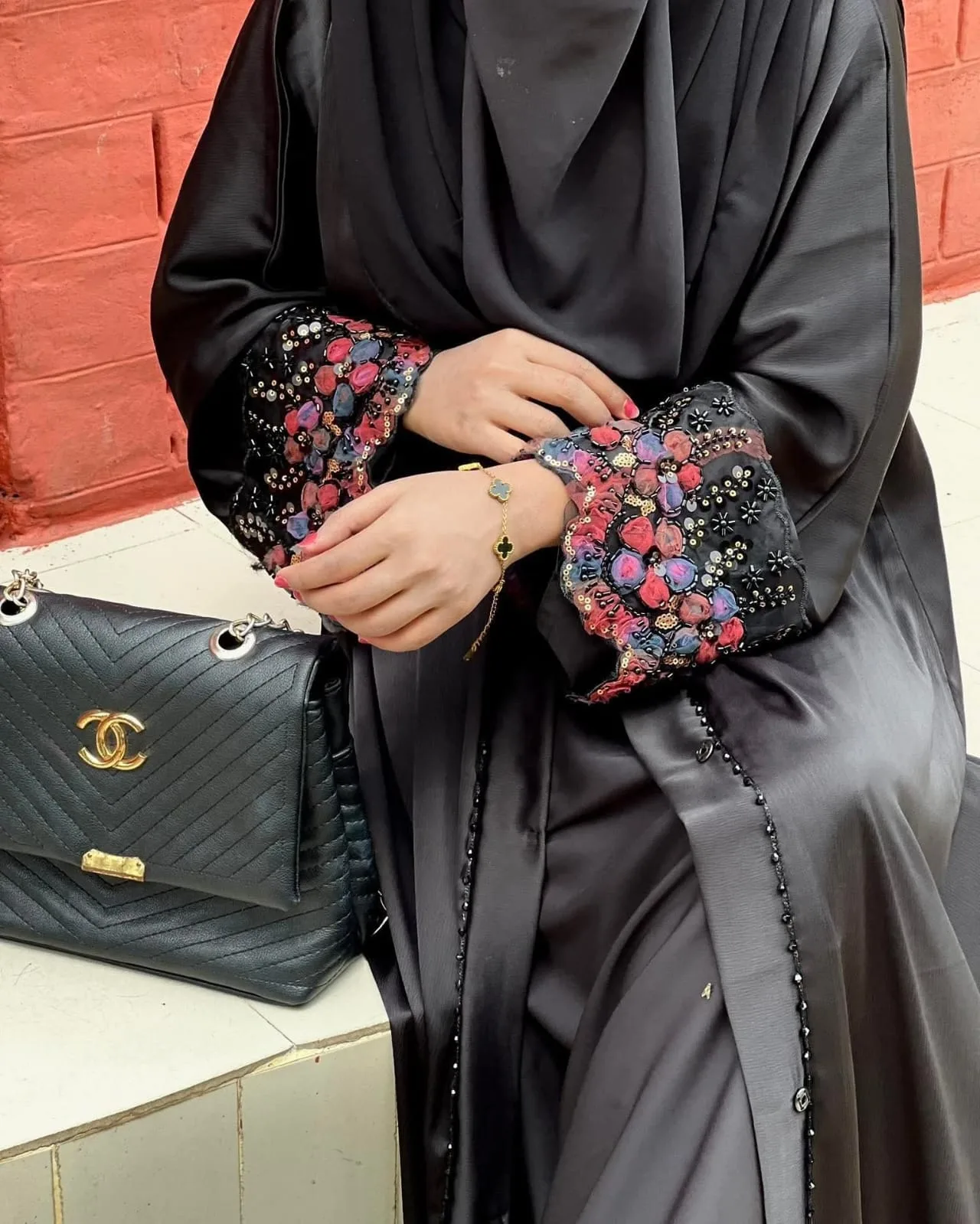 পিঙ্ক এমব্রয়ডারি বোরকা